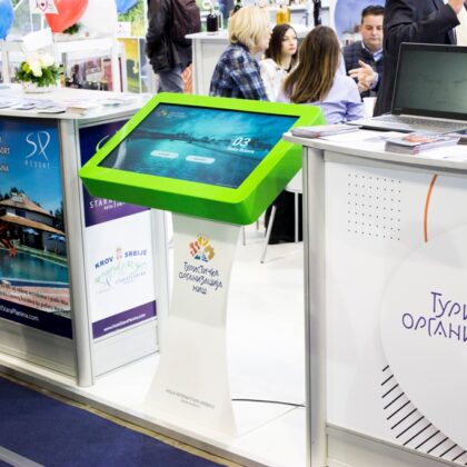 Hola-Systems-Interaktivni-displej-osetljiv-na-dodir-za-Tursiticke-centre-sajam