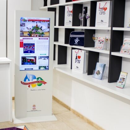 Hola-Systems-Interkativni-kiosk-43-TO-Paracin-2