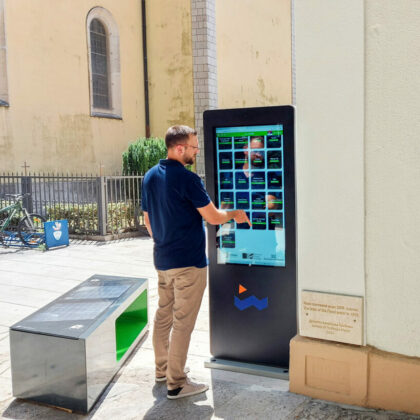 hola-systems-interaktiver-outdoor-kiosk-49-trebinje-2.jpg