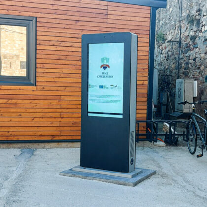 hola-systems-interaktiver-outdoor-touch-kiosk-smederevo-1.jpg
