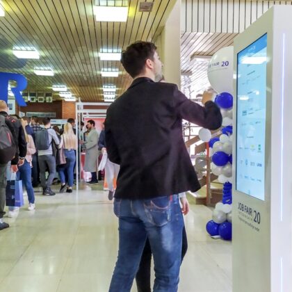 Hola interaktiver Kiosk