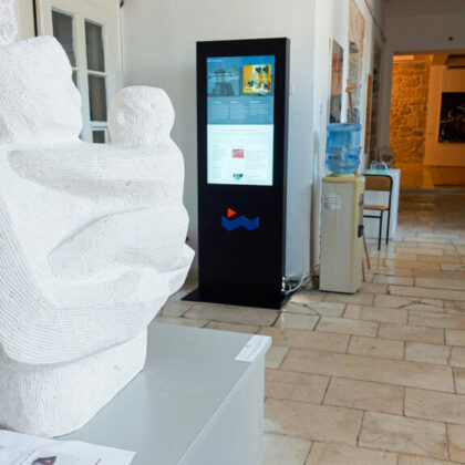 Hola interaktiver Kiosk