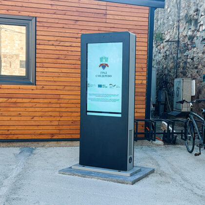 Hola-Systems-interaktivni-spoljni-kiosk-outdoor-touch-kiosk-Smederevo-1