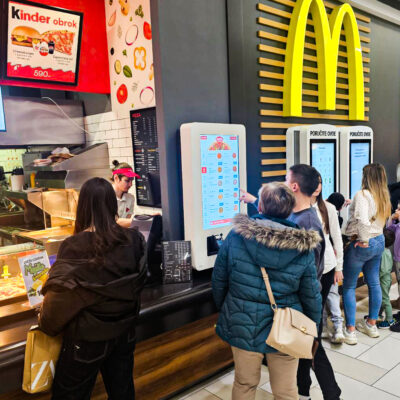 Hola-Systems-uredjaj-za-porucivanje-hrane-i-naplatu-ordering-kiosk-caribic-pizza-2