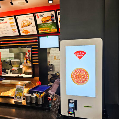 Hola-Systems-uredjaj-za-porucivanje-hrane-i-naplatu-ordering-kiosk-caribic-pizza-3