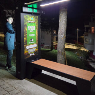 Hola-Systems-interaktivna-solarna-klupa-solar-bench--piva-1 Hola-Systems-interaktivna-solarna-klupa-solar-bench--piva-1