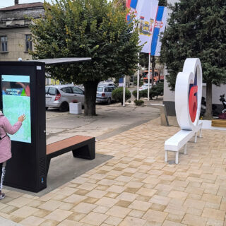 Hola-Systems-Interactive-solar-bench-solarna-klupa-Lebane-7 Hola-Systems-Interactive-solar-bench-solarna-klupa-Lebane-7